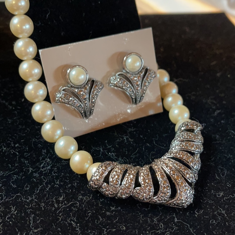 Avon (1990) Vintage Set “Classic Drama” Faux Pearl/Marquisette Necklace&Earrings - Picture 3 of 10